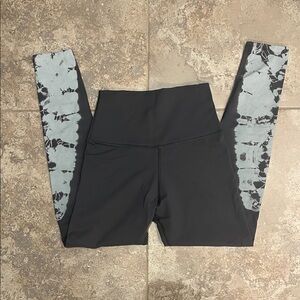 Electric & Rose Black and Gray Tie-Dye Kids Leggings